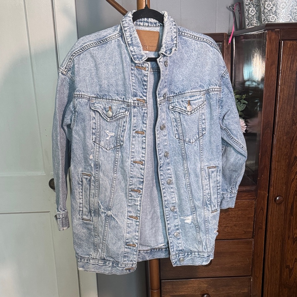 💙 American Eagle Distressed Oversized Denim Jacket — XS Denim Jacket